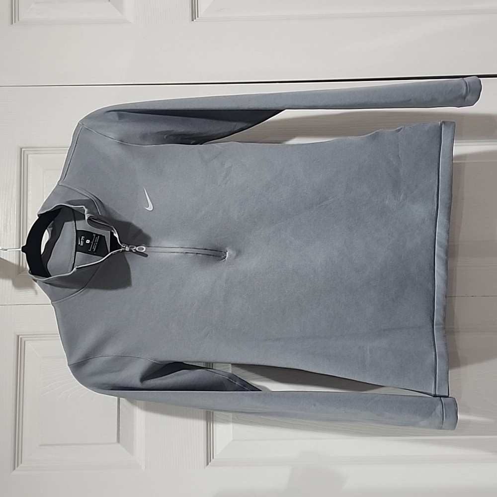 Excellent condition!  Women's Nike Pro  Athletic Pullover.  Gray size Small